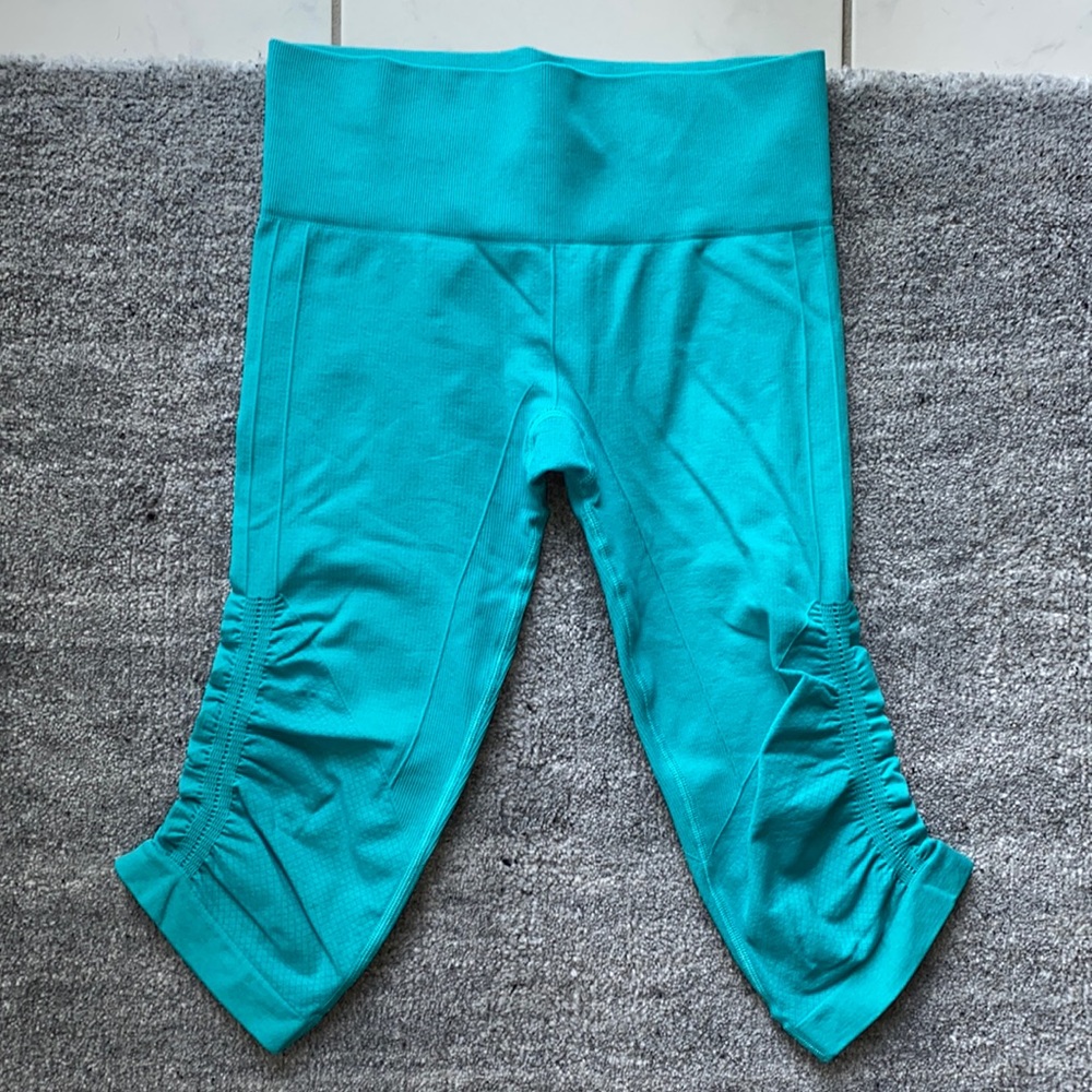 Lululemon in the flow crop.